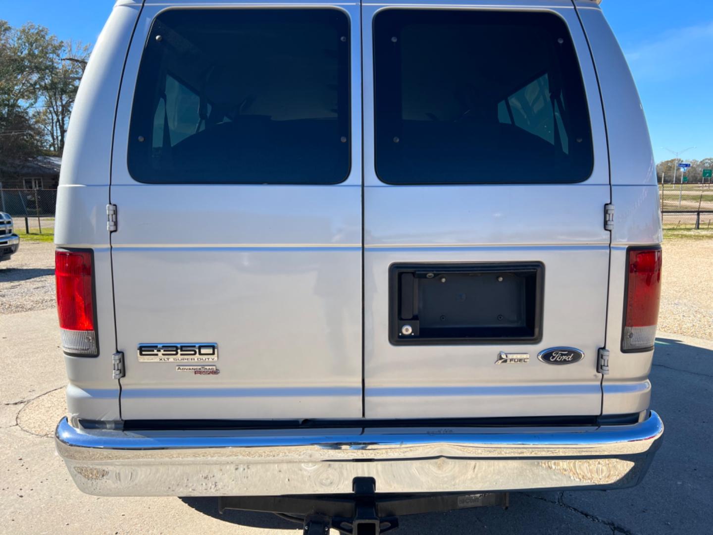 2012 Silver /Gray Ford E-Series Wagon XLT (1FBNE3BL0CD) with an 5.4 V8 engine, Automatic transmission, located at 4520 Airline Hwy, Baton Rouge, LA, 70805, (225) 357-1497, 30.509325, -91.145432 - 2012 Ford E350 XLT 12 Passenger Van 5.4 V8 Gas, 175K Miles, Power Windows & Locks, Interior & Exterior In Good Shape, Radio Needs To Be Changed, Tow Pkg. NO IN HOUSE FINANCING. FOR INFO PLEASE CONTACT JEFF AT 225 357-1497 CHECK OUT OUR A+ RATING WITH THE BETTER BUSINESS BUREAU WE HAVE BEEN A FAMI - Photo#6